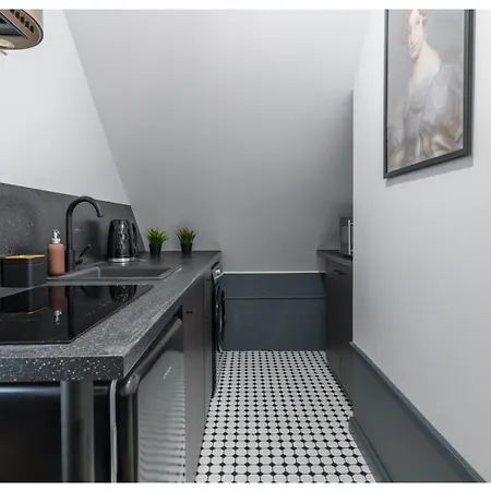 Pocahontas - 5 Minutes To Old Town Проживание в семье